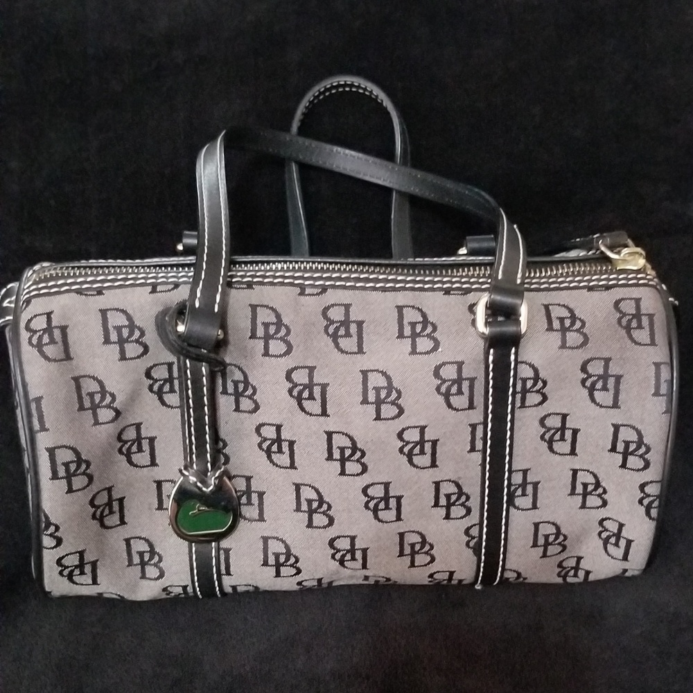 DOONEY & BOURKE BARREL BAG